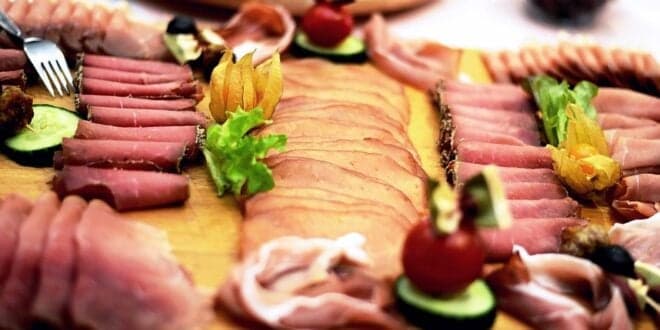 PAN quer refeitórios escolares sem salsichas, bacon, fiambre e presunto ou qualquer outro produto de fumeiro