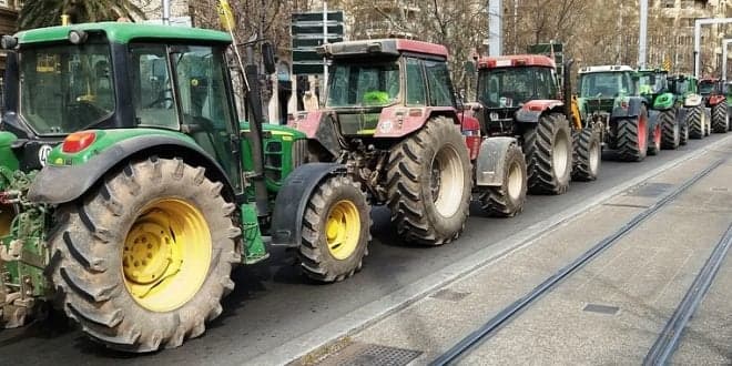 Produtores de leite manifestam-se na Trofa com desfile de tractores por um preço justo do leite