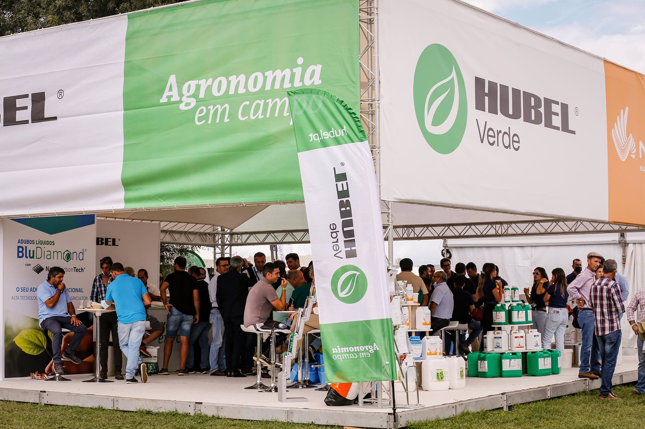 A aplicação de fungos micorrizicos nas culturas do milho e cenoura: conheça os ensaios da Hubel na Agroglobal